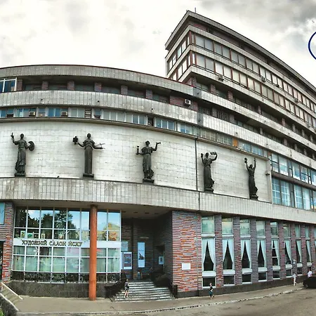 Hotel Tsentralnoho Budynku Khudozhnyka-3