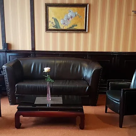 Attache Hotel-3