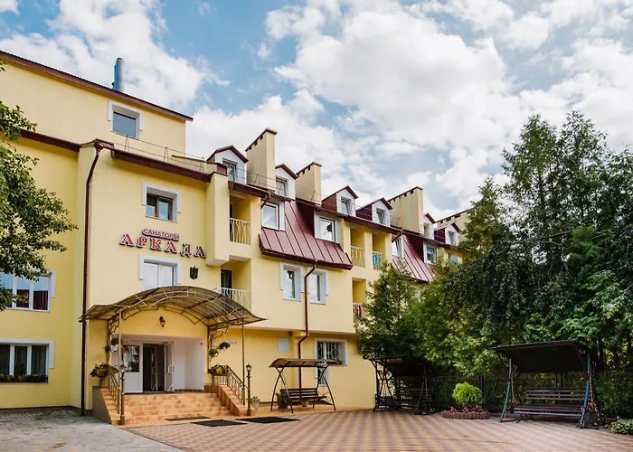 Готель Arkada Sanatorium Трускавець