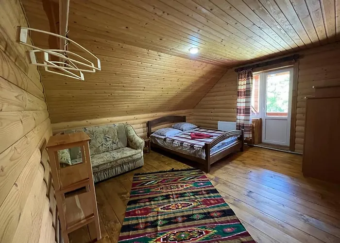 Готель Pid Yasenem Верховина