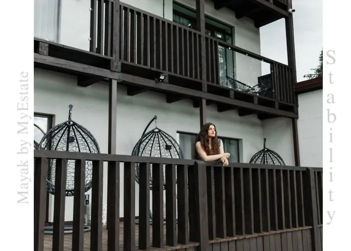 Aparthotel "Mayak Yablunytsia"