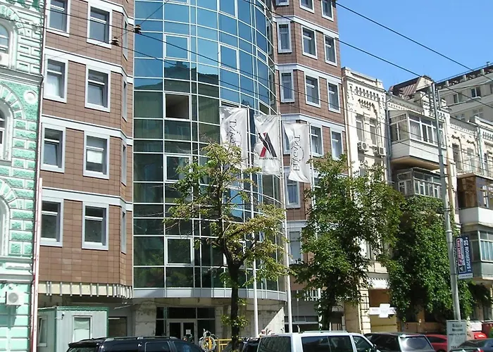 Kiev hotels near Hetman Bohdan Khmelnitsky Monument