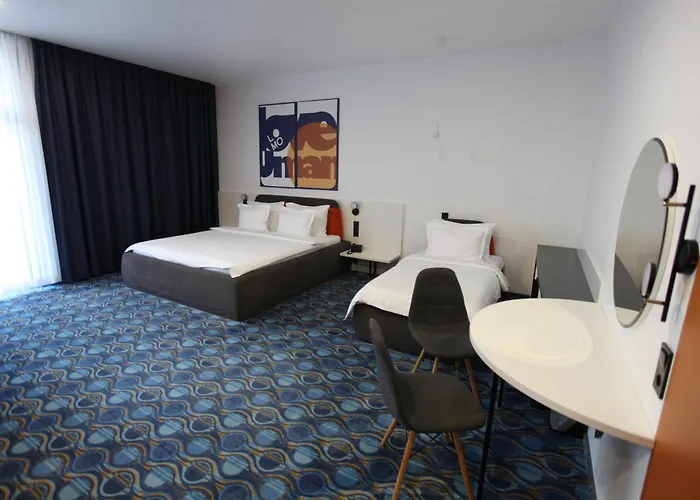 Lomo Hotel Умань