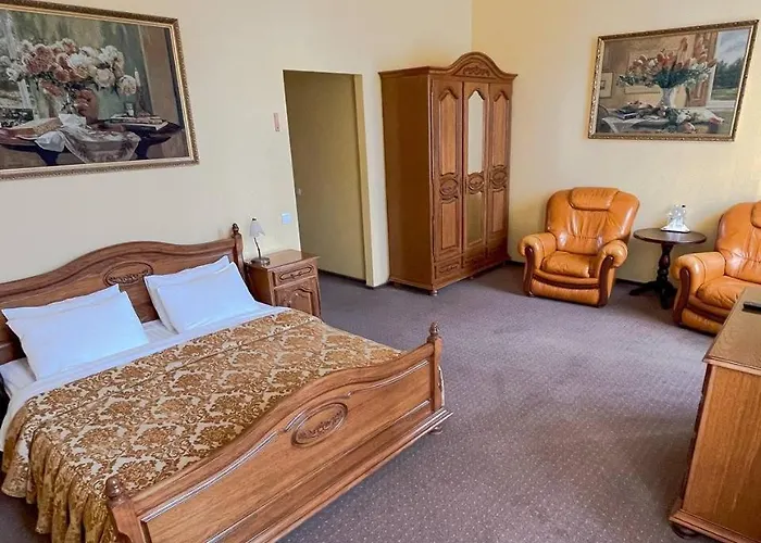 Hotels nahe Bernhardinerkirche und Kloster