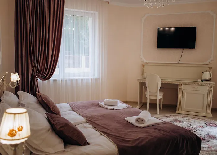 Hotels in Shayan