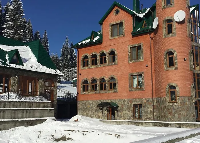 Готель Садиба на Гуцульській полонині Татарів