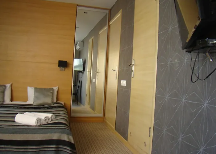Mini Hotel On Poznyaky Kyiv