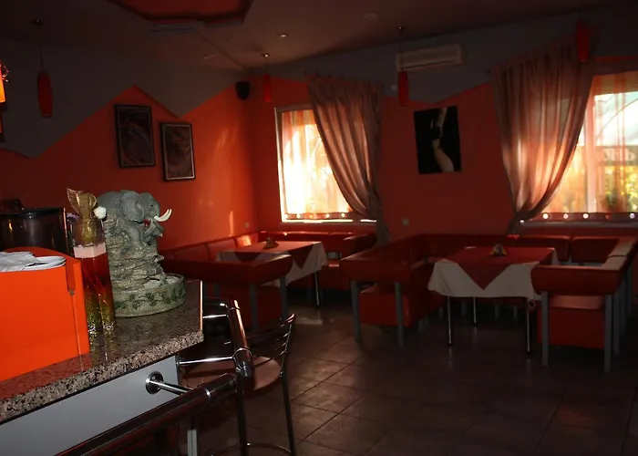 Hotel Gostynnyi Dvir Буча